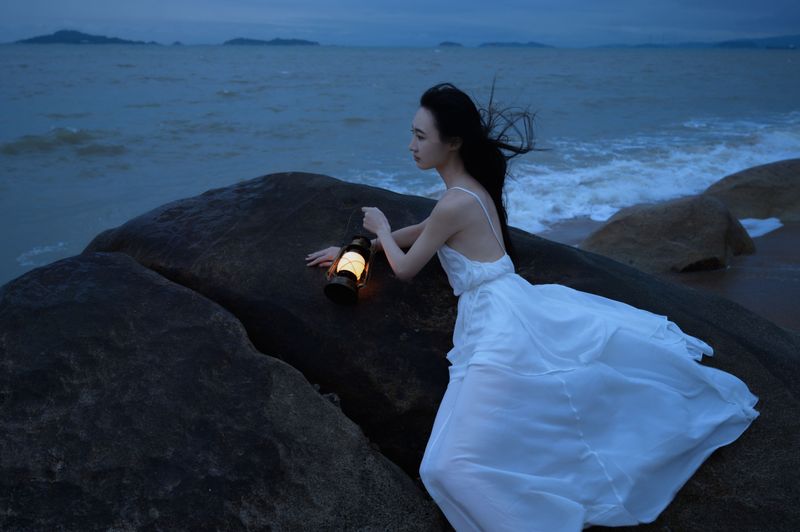 阿吉缘子 – 《孤独的海》[16P]