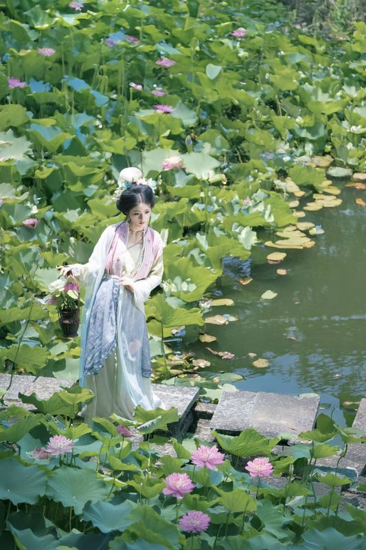 吴莹琨琨 – 《半篓春》[27P]