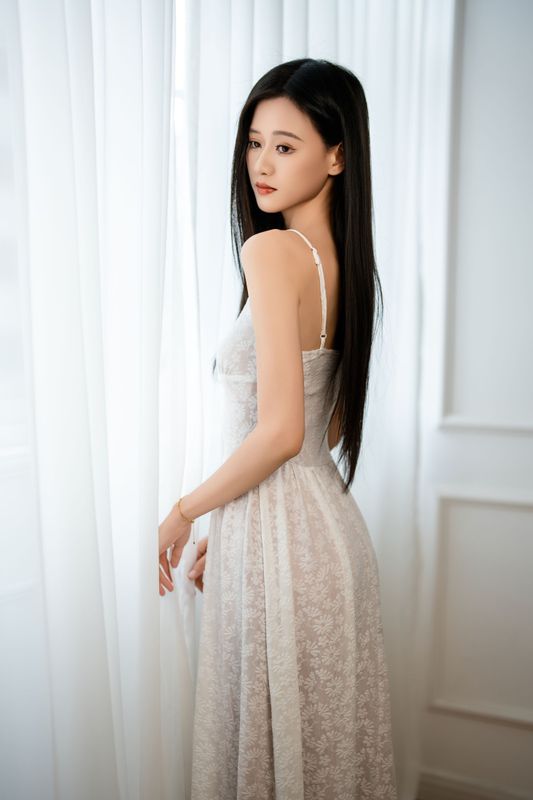 晓晓 – 《白色纱裙》[44P]