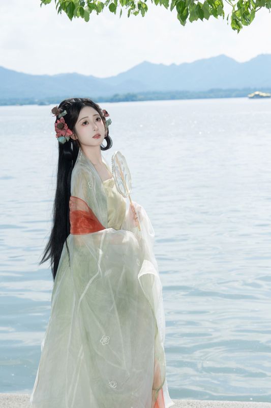 小何 – 《荷花如画》[20P]
