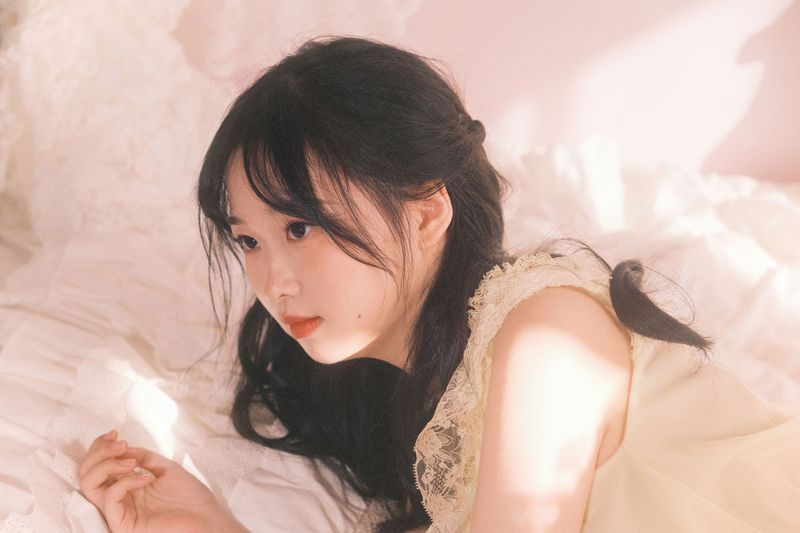 小吴 – 《爱是神洒在她肩上的光》[13P] - 机器猫次元