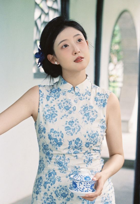 小魏小魏 – 《如传世的青花瓷》[16P]