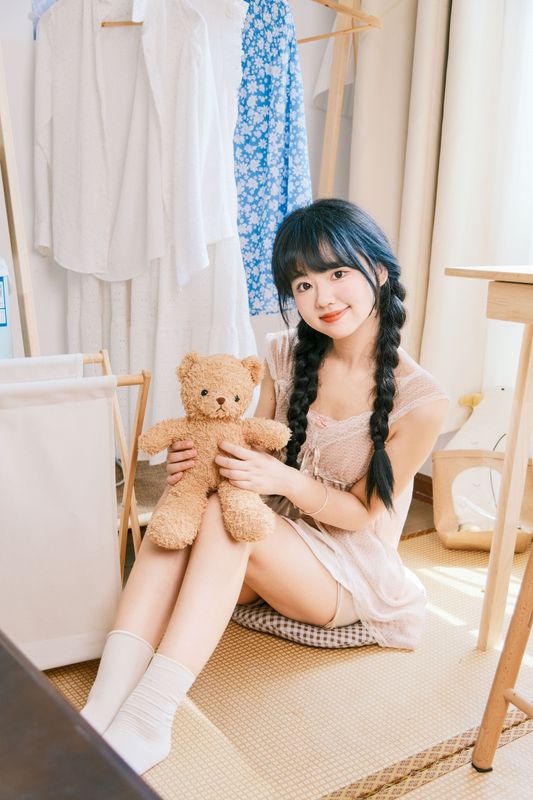 小梨花儿 – 《日系少女居家拍照》[27P] - 机器猫次元