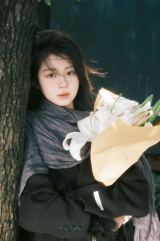 藍见冬 – 《她有种近乎神性的美》[12P] - 机器猫次元
