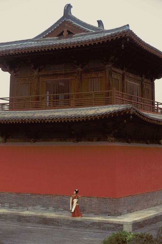 哎呀白爱拍照 – 《秋游古寺》[32P] - 机器猫次元