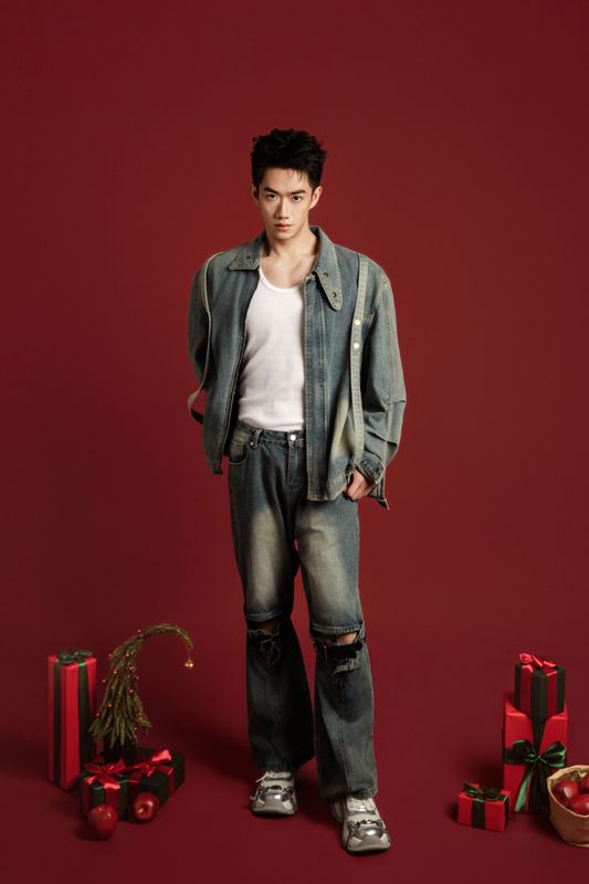 南风 – 《红调圣诞：牛仔与白背心的活力狂欢》[18P] - 机器猫次元
