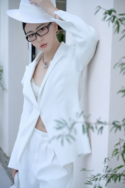 喵喵 – 《西服》[9P]