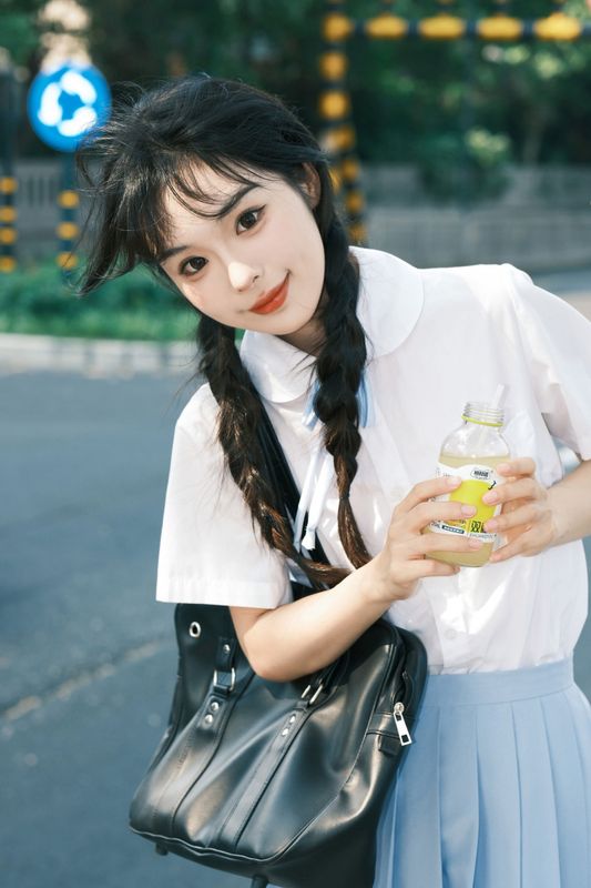 四月泡芙 – 《校服的裙摆》[14P] - 机器猫次元