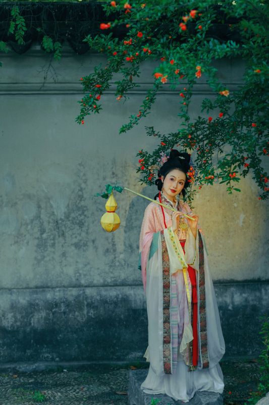 《榴花开欲然》[25P] - 机器猫次元